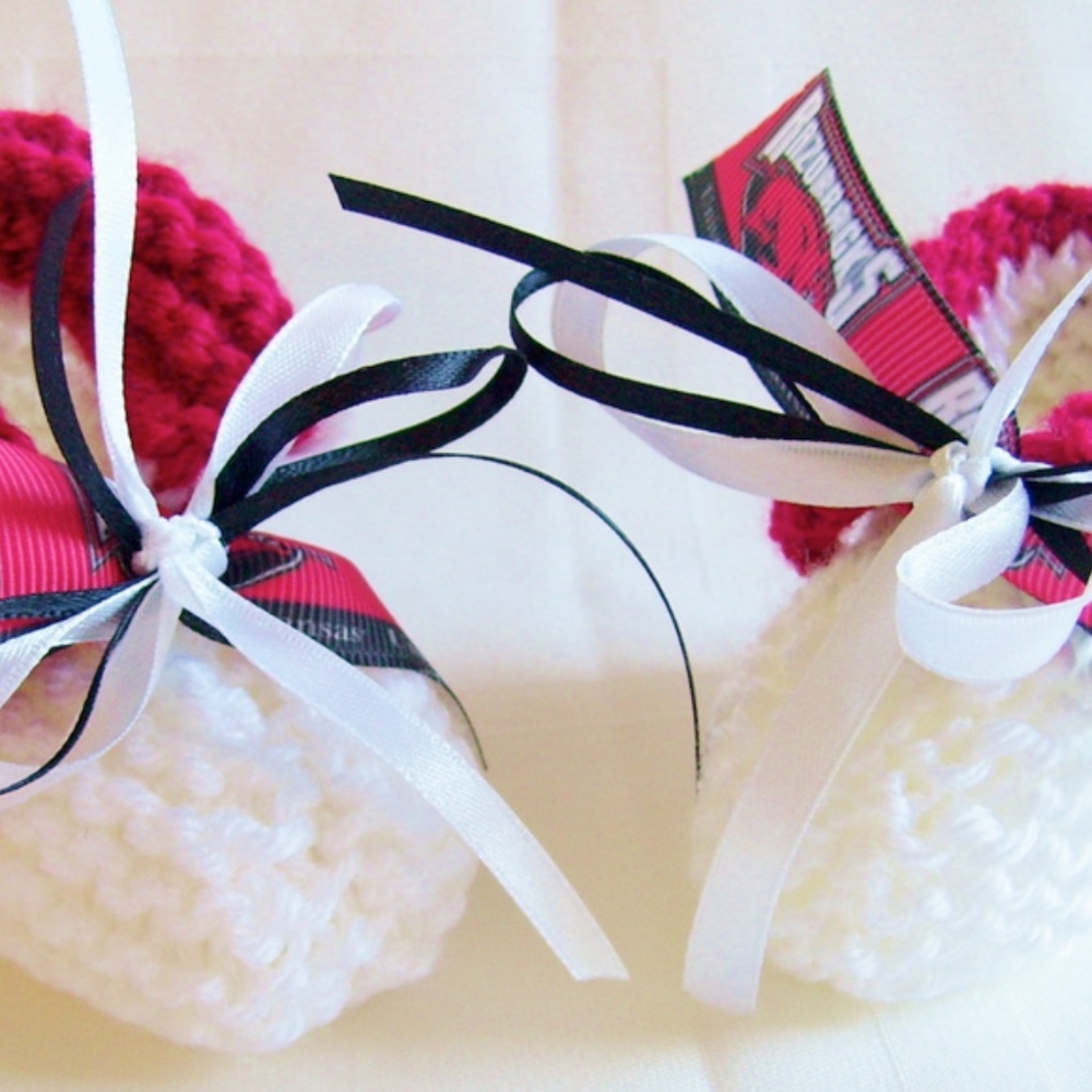 University Of Arkansas RAZORBACKS Baby Booties *NEW*